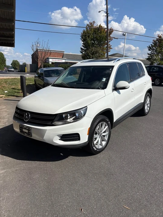 2017 Volkswagen Tiguan - Image 2 of 10