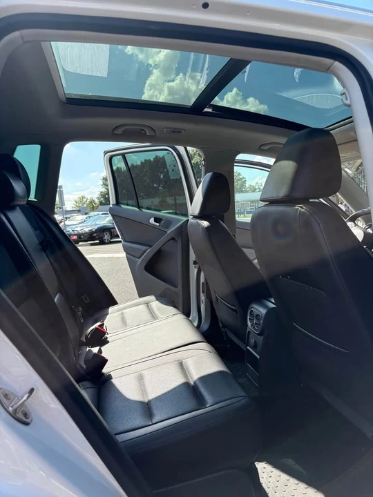2017 Volkswagen Tiguan - Image 9 of 10