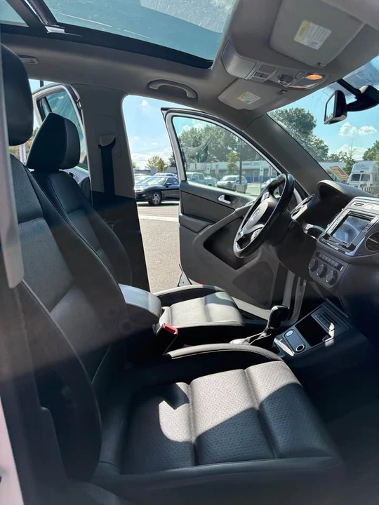 2017 Volkswagen Tiguan - Image 8 of 10