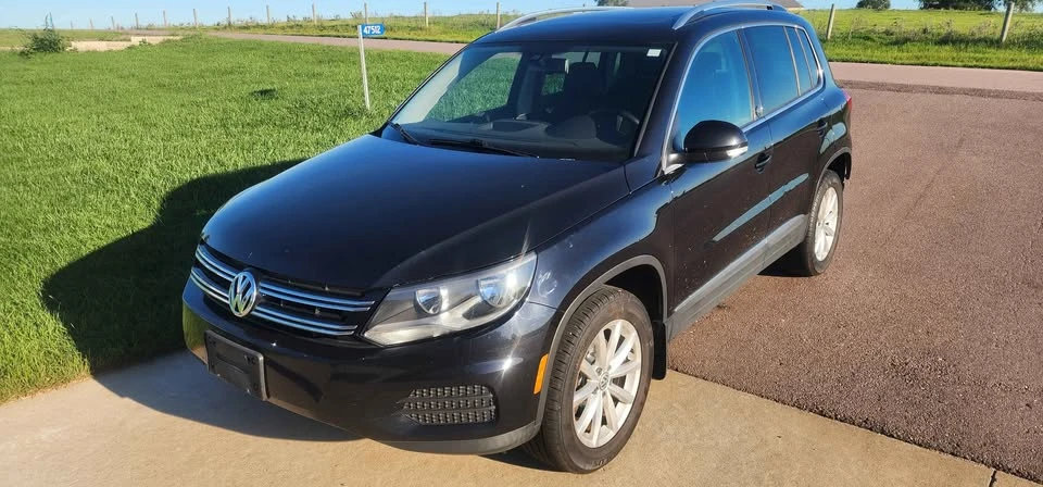 2017 Volkswagen Tiguan - Image 2 of 12