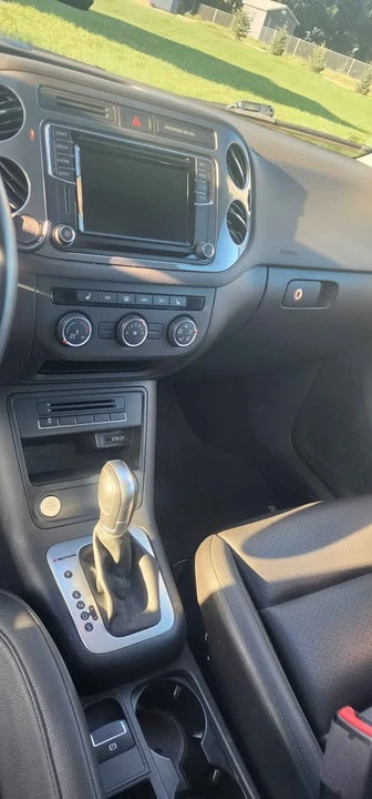 2017 Volkswagen Tiguan - Image 10 of 12