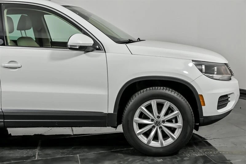 2017 Volkswagen Tiguan - Image 12 of 21