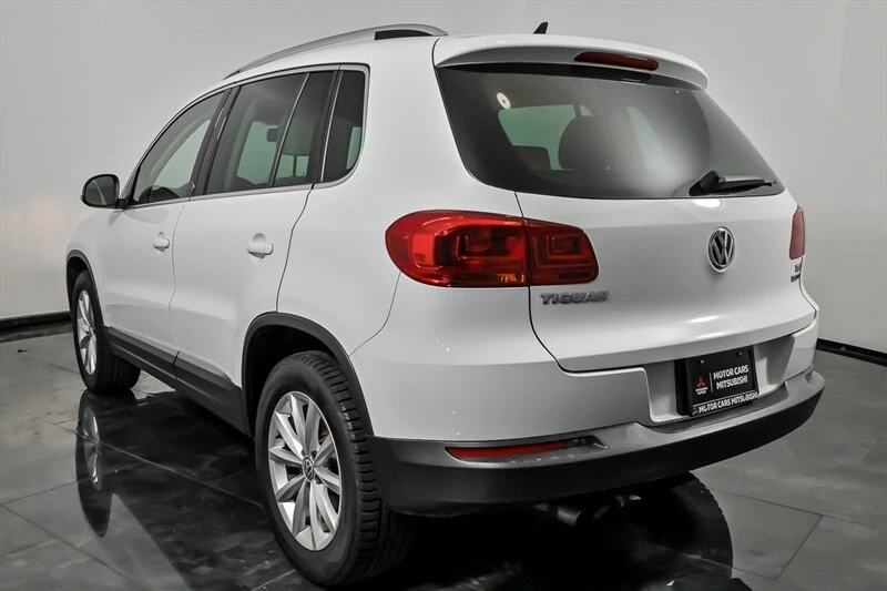 2017 Volkswagen Tiguan - Image 8 of 21