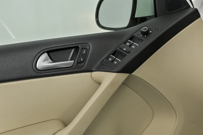 2017 Volkswagen Tiguan - Image 15 of 21