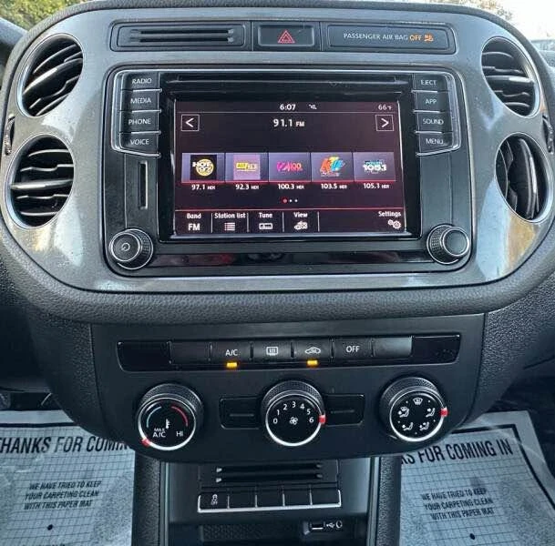 2017 Volkswagen Tiguan - Image 16 of 19