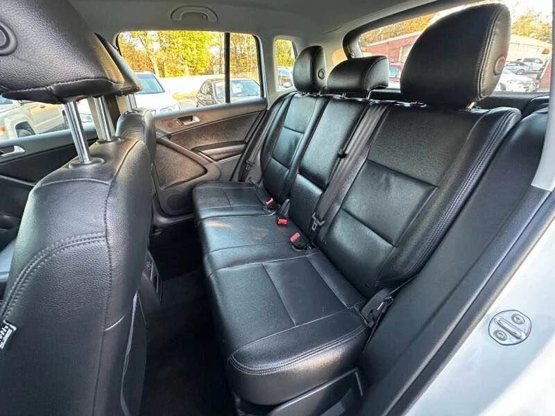 2017 Volkswagen Tiguan - Image 12 of 19