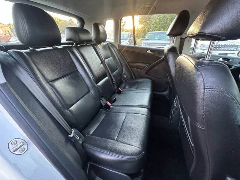 2017 Volkswagen Tiguan - Image 13 of 19
