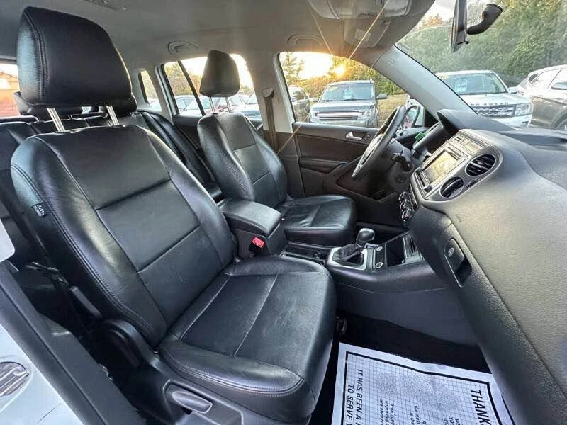 2017 Volkswagen Tiguan - Image 14 of 19