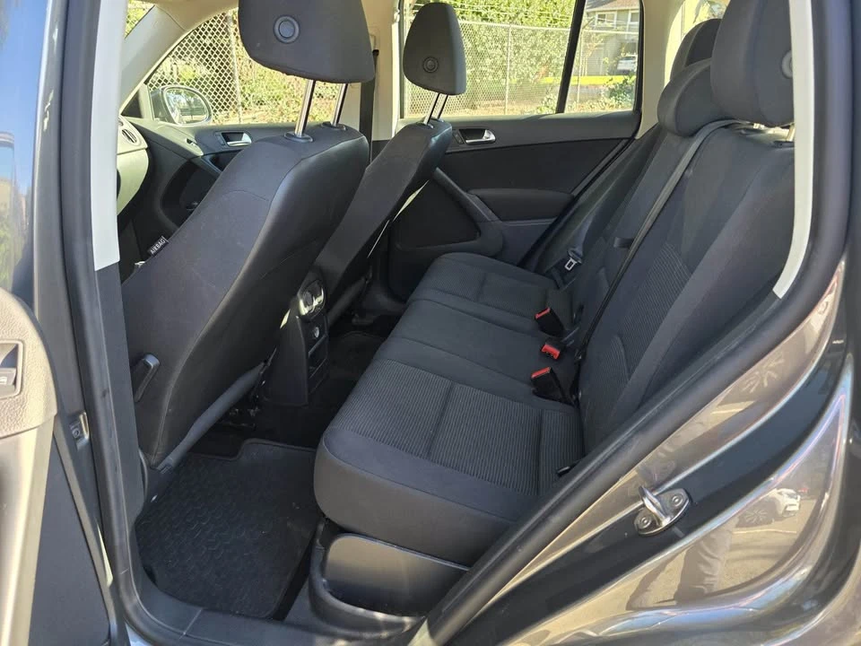 2017 Volkswagen Tiguan - Image 9 of 16