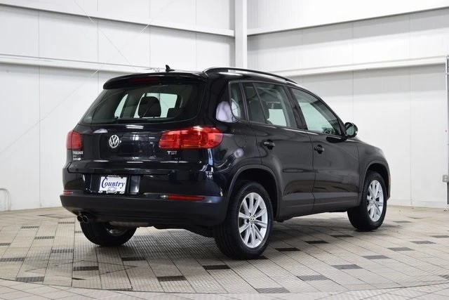 2017 Volkswagen Tiguan - Image 8 of 12
