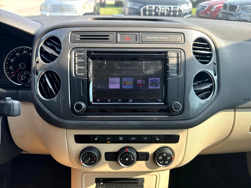 2017 Volkswagen Tiguan - Image 9 of 14