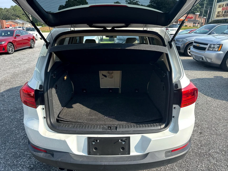 2017 Volkswagen Tiguan - Image 12 of 14