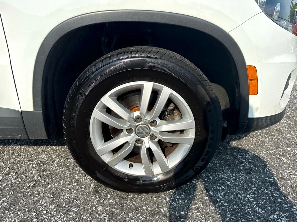 2017 Volkswagen Tiguan - Image 4 of 14