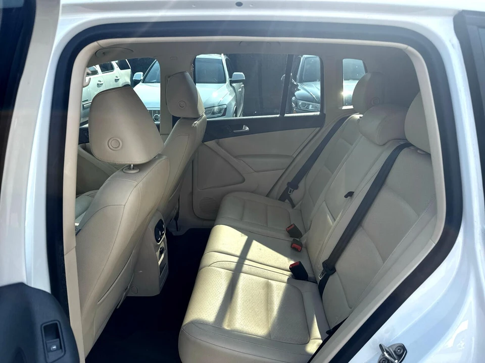 2017 Volkswagen Tiguan - Image 11 of 14