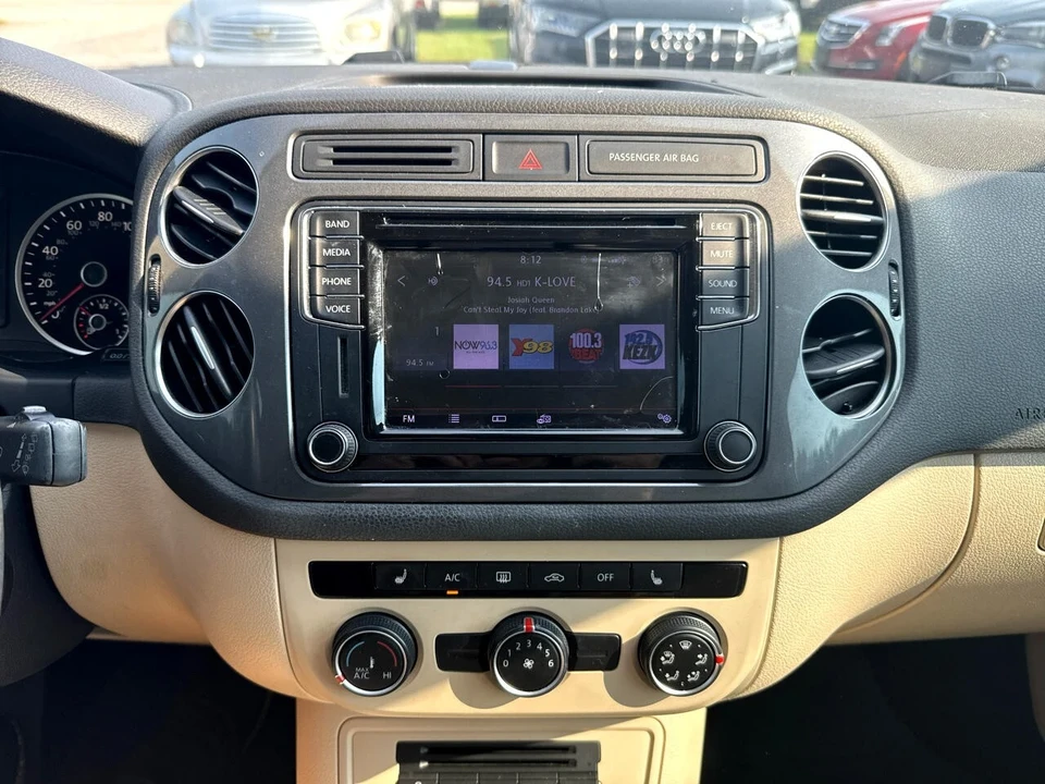 2017 Volkswagen Tiguan - Image 9 of 14