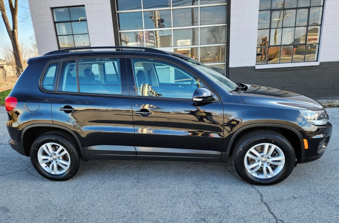 2017 Volkswagen Tiguan - Image 9 of 21