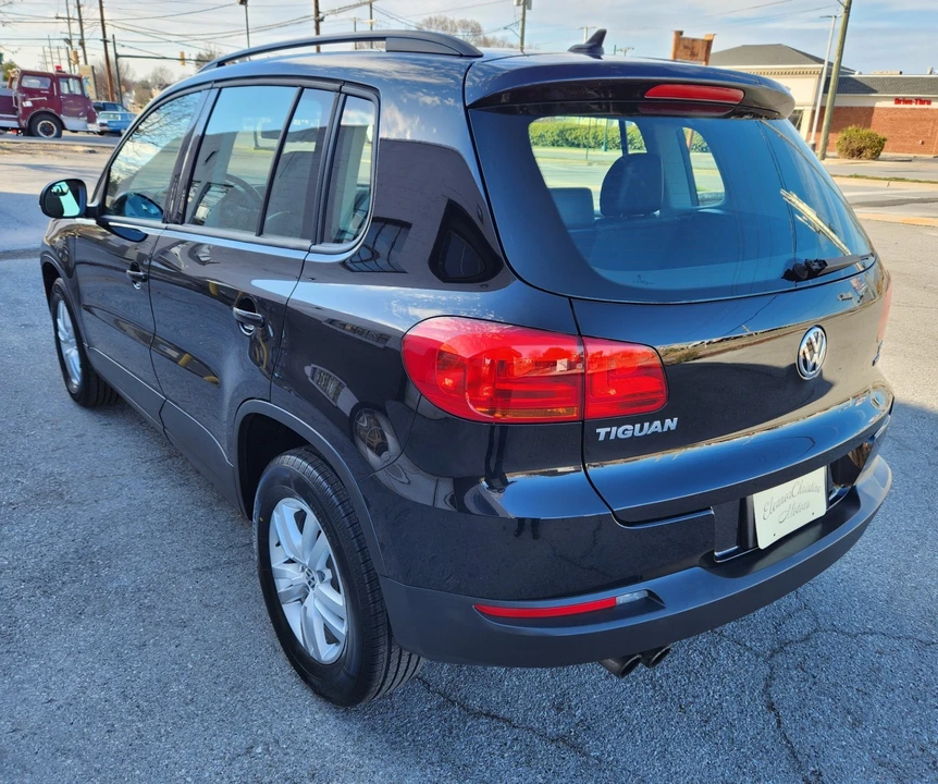 2017 Volkswagen Tiguan - Image 12 of 21
