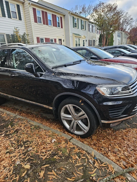 2017 Volkswagen Touareg - Image 8 of 15