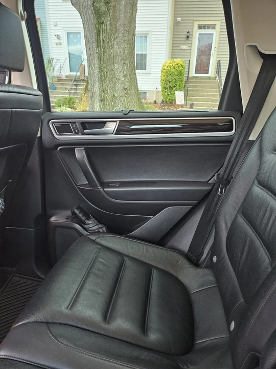 2017 Volkswagen Touareg - Image 11 of 15