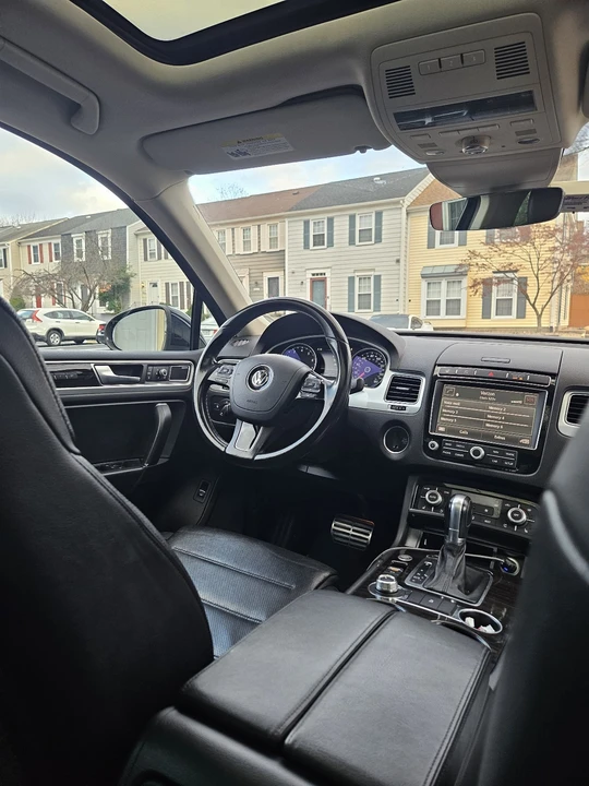 2017 Volkswagen Touareg - Image 12 of 15