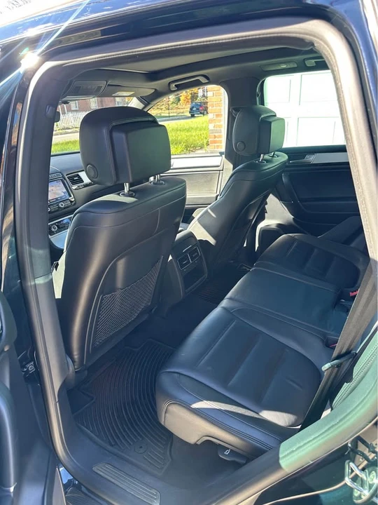 2017 Volkswagen Touareg - Image 4 of 4