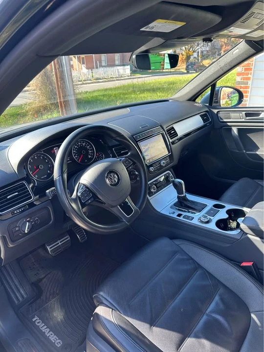 2017 Volkswagen Touareg - Image 3 of 4