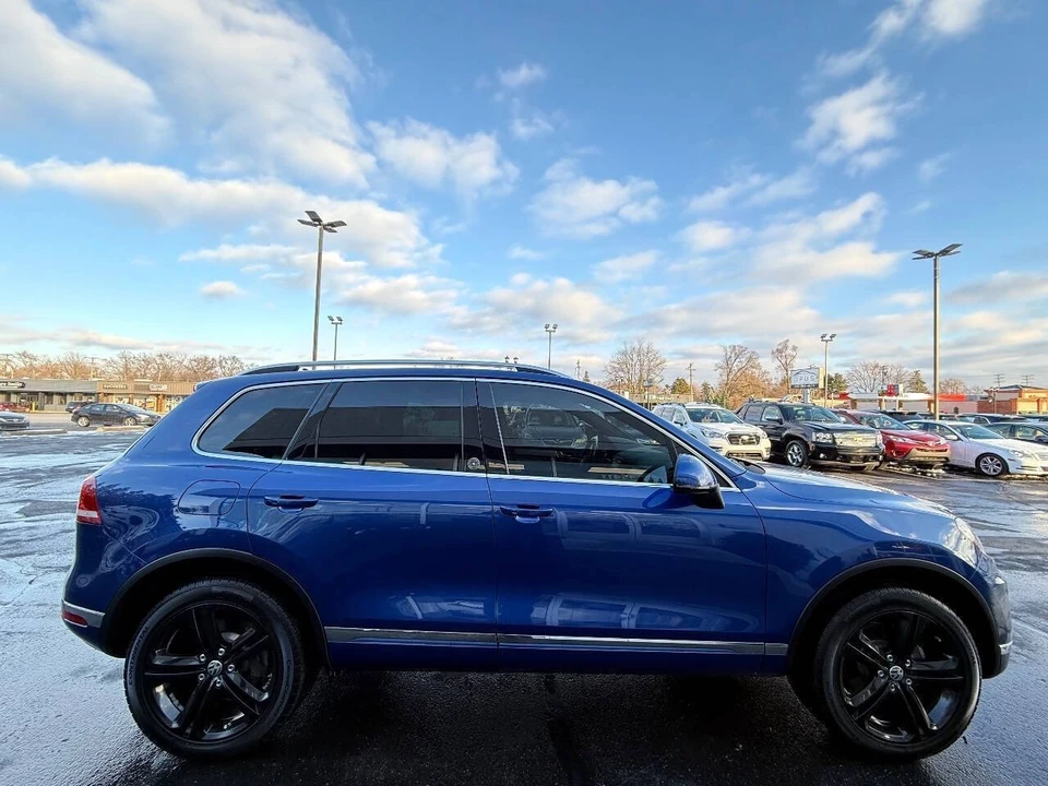 2017 Volkswagen Touareg - Image 6 of 21