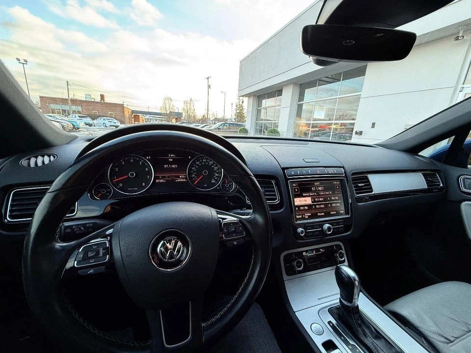 2017 Volkswagen Touareg - Image 16 of 21