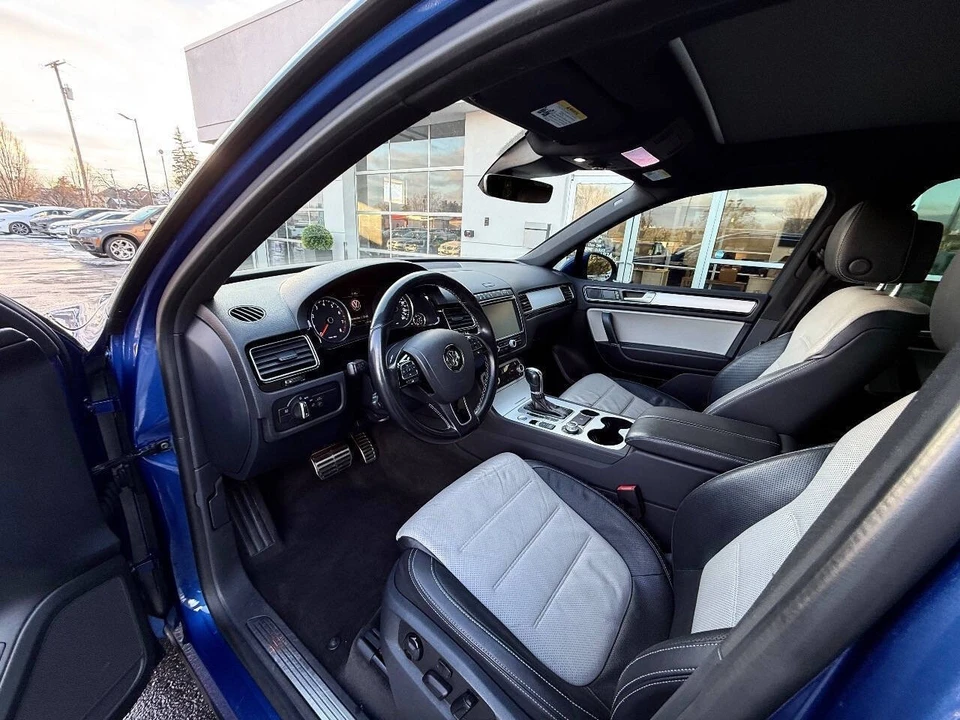 2017 Volkswagen Touareg - Image 10 of 21