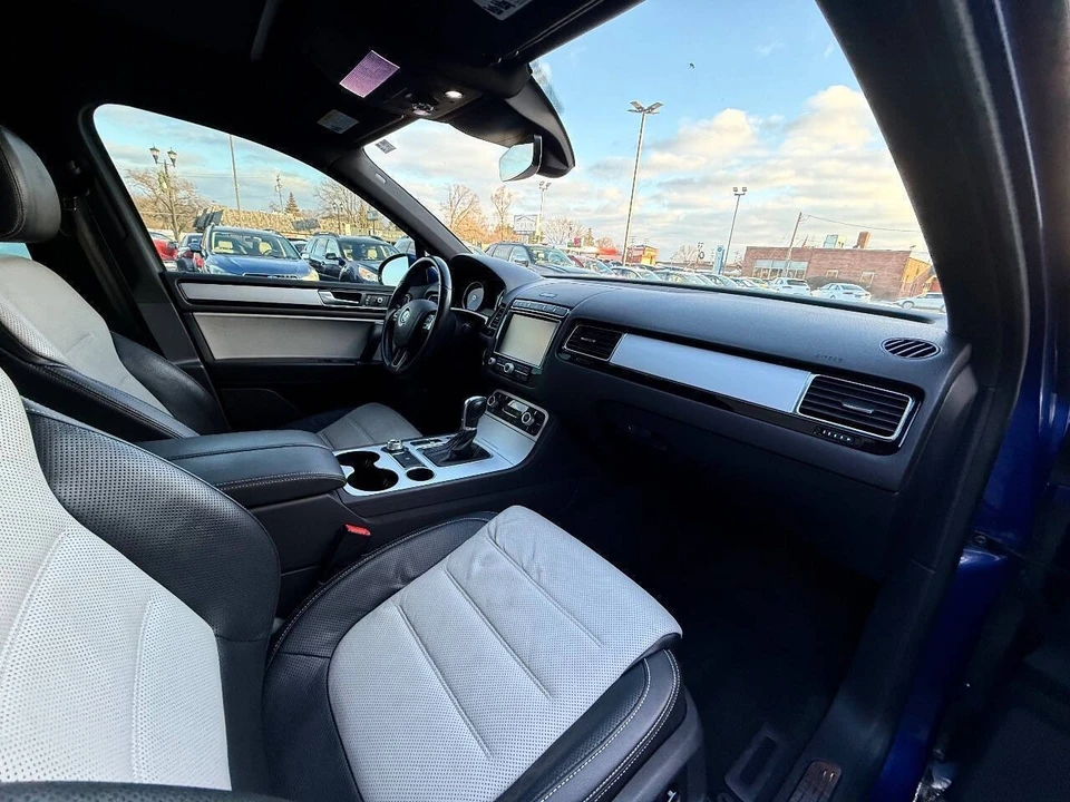 2017 Volkswagen Touareg - Image 14 of 21