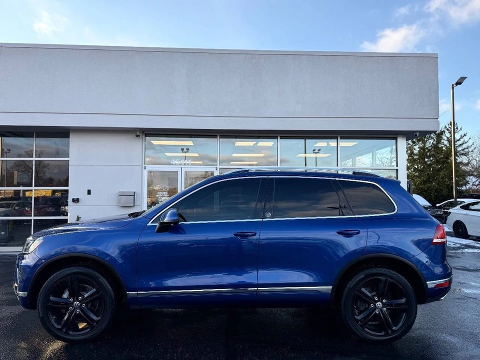 2017 Volkswagen Touareg - Image 2 of 21