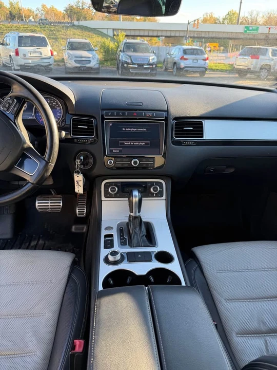 2017 Volkswagen Touareg - Image 11 of 16
