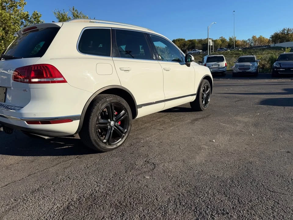 2017 Volkswagen Touareg - Image 5 of 16