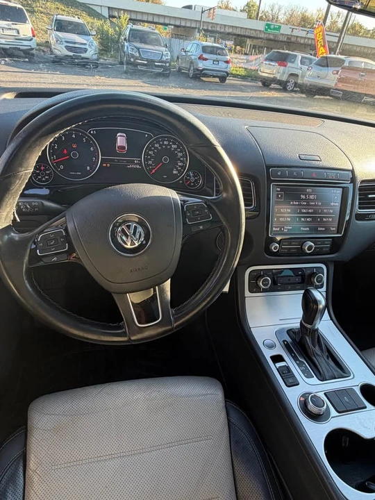 2017 Volkswagen Touareg - Image 12 of 16