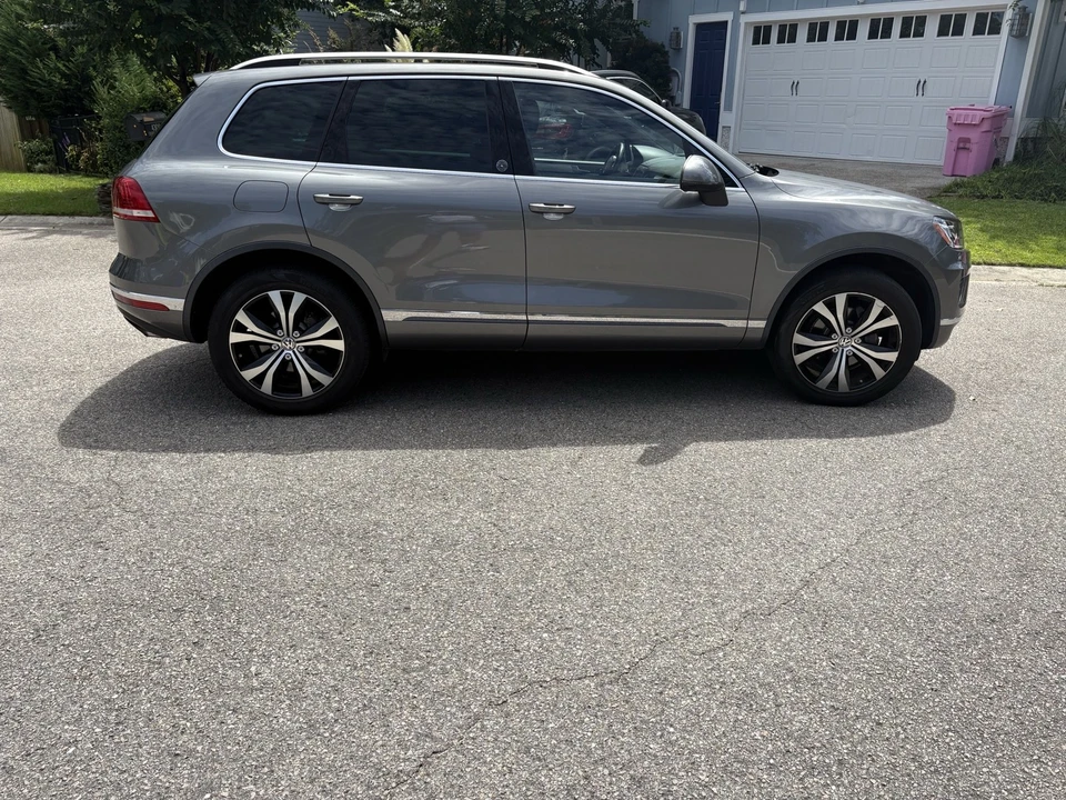 2017 Volkswagen Touareg - Image 4 of 21