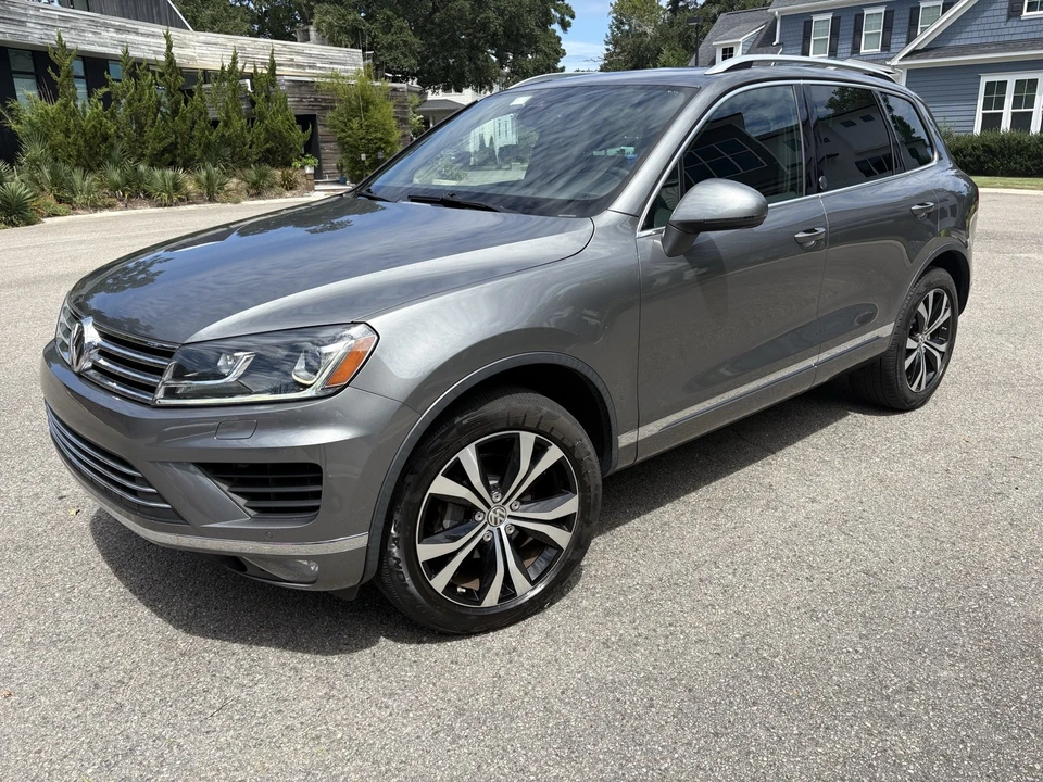 2017 Volkswagen Touareg - Image 2 of 21