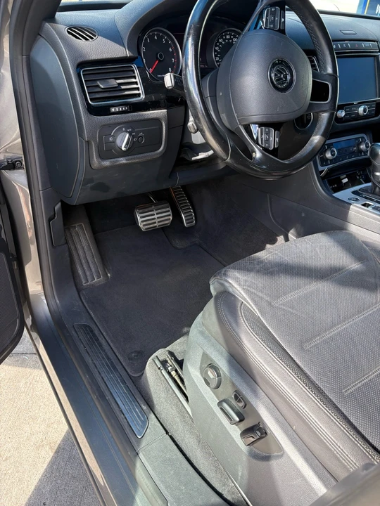 2017 Volkswagen Touareg - Image 15 of 21