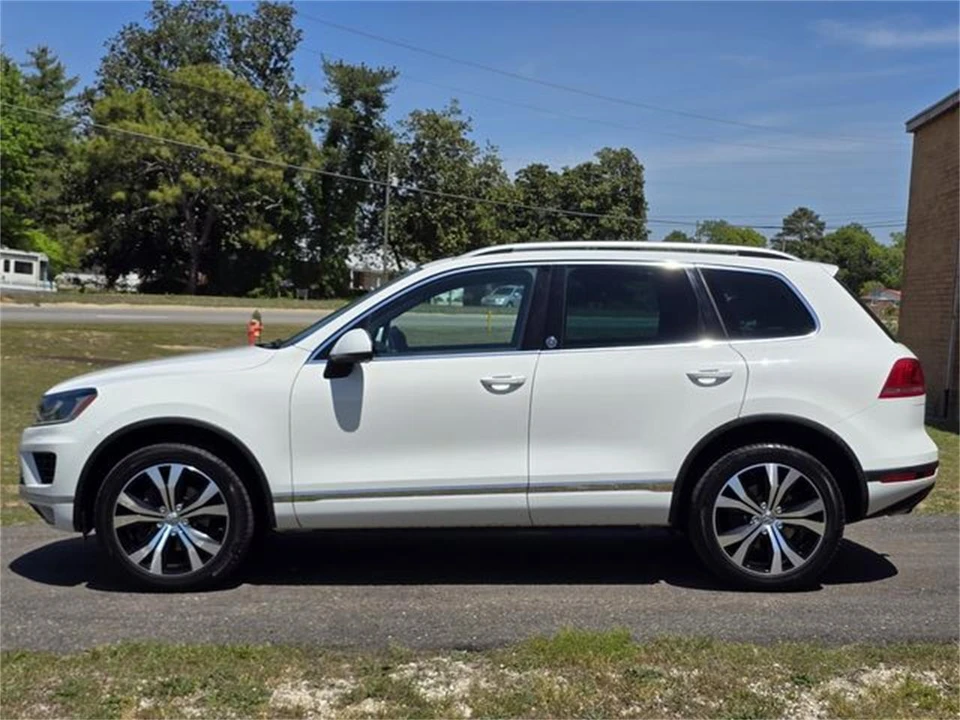 2017 Volkswagen Touareg - Image 11 of 31