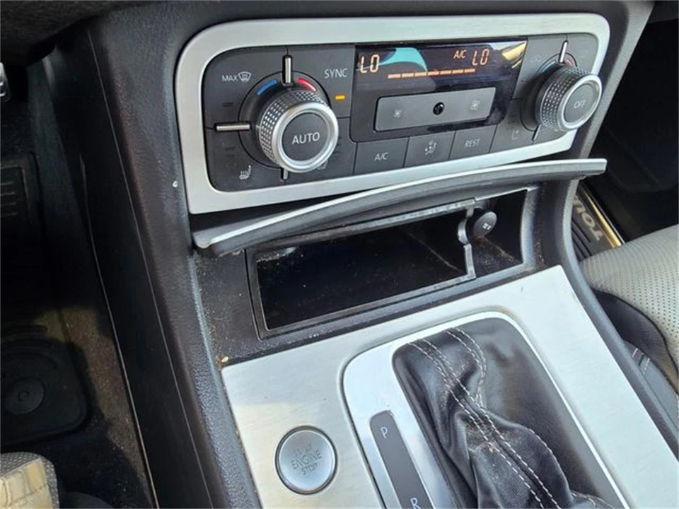 2017 Volkswagen Touareg - Image 29 of 31