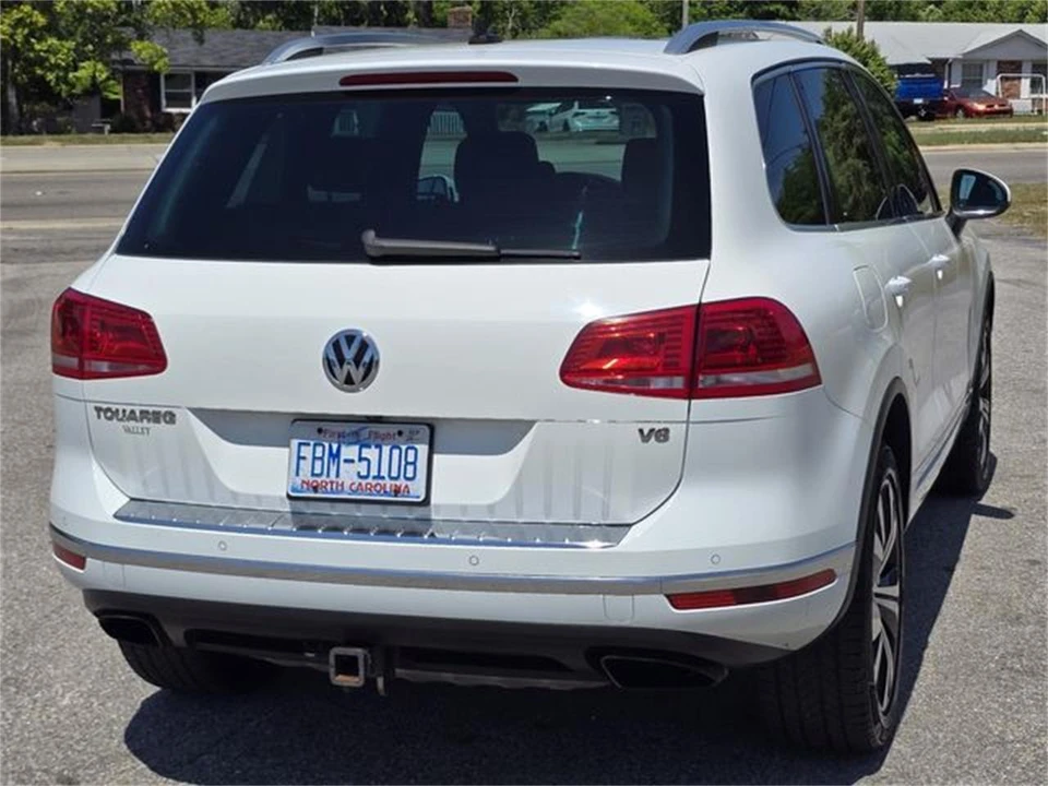 2017 Volkswagen Touareg - Image 7 of 31