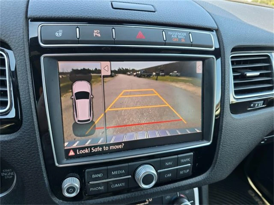 2017 Volkswagen Touareg - Image 19 of 31