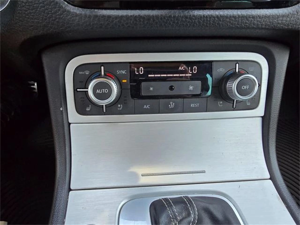 2017 Volkswagen Touareg - Image 28 of 31