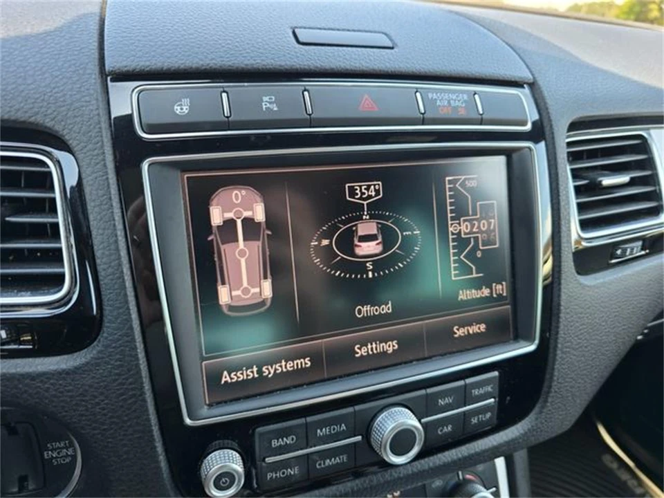 2017 Volkswagen Touareg - Image 18 of 31