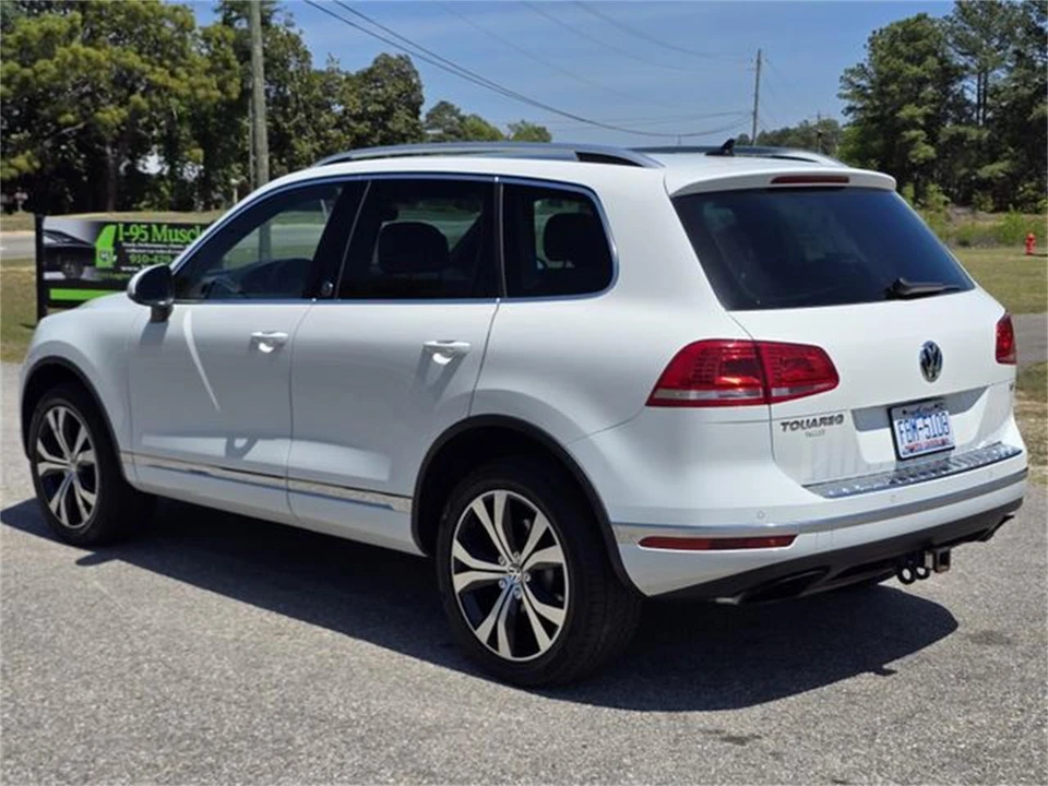 2017 Volkswagen Touareg - Image 10 of 31