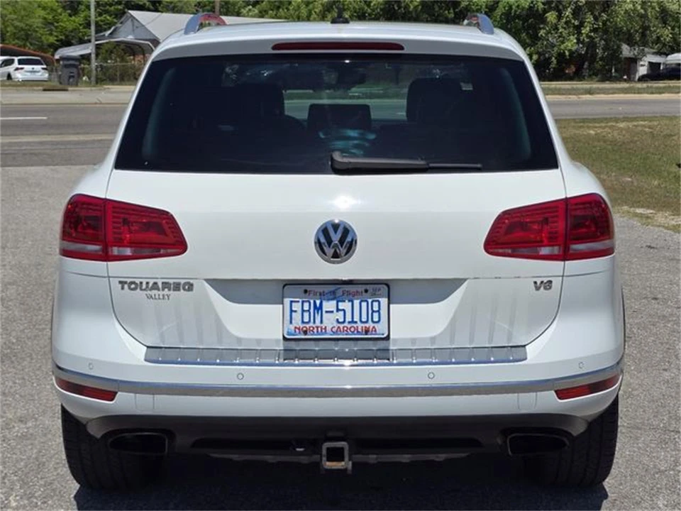 2017 Volkswagen Touareg - Image 8 of 31