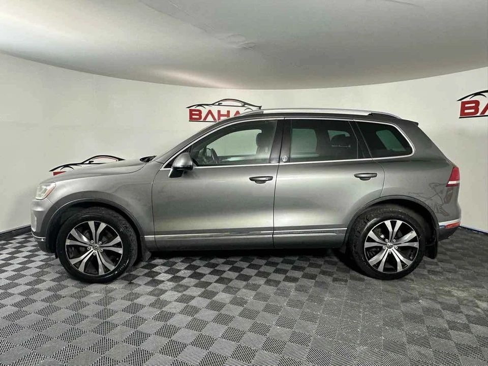 2017 Volkswagen Touareg - Image 4 of 21