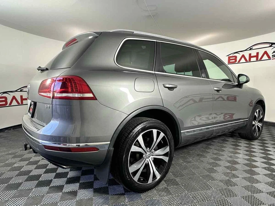 2017 Volkswagen Touareg - Image 9 of 21