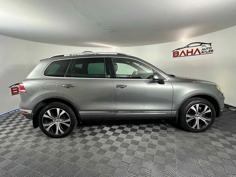 2017 Volkswagen Touareg - Image 10 of 21