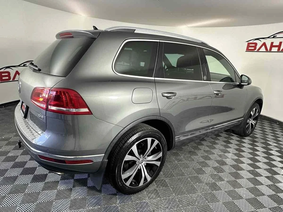 2017 Volkswagen Touareg - Image 8 of 21