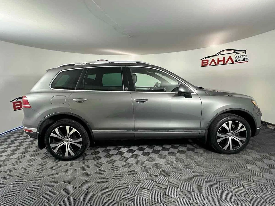 2017 Volkswagen Touareg - Image 10 of 21